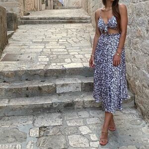 Vici Satin Keyhole Monochrome Abstract Print Midi Dress